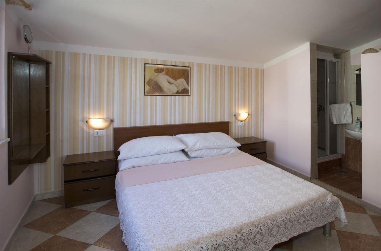 Apartments Gudelj Trogir Eksteriør billede
